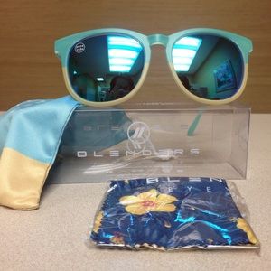 Blenders sunglasses "Special Pura Vida Edition"